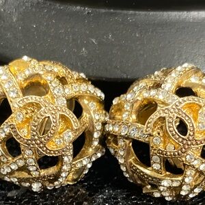 Authentic pre- loved 🥰 Vintage Channel clip on earrings